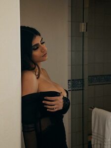 Mia Khalifa Sexy Lingerie Photoshoot Set Leaked